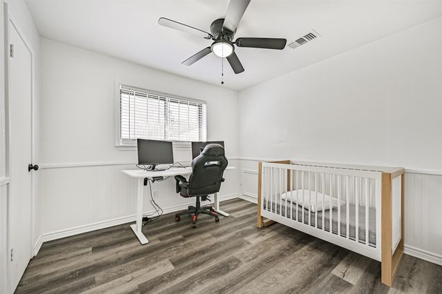 212 E Castle Harbour, Friendswood, TX 77546