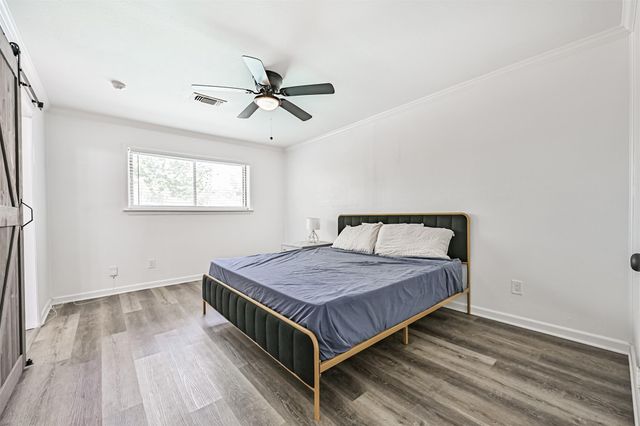 212 E Castle Harbour, Friendswood, TX 77546