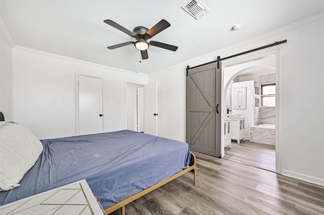 212 E Castle Harbour, Friendswood, TX 77546