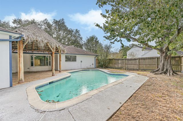 212 E Castle Harbour, Friendswood, TX 77546