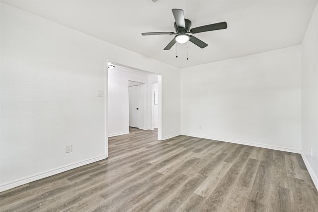 212 E Castle Harbour, Friendswood, TX 77546