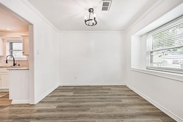 212 E Castle Harbour, Friendswood, TX 77546