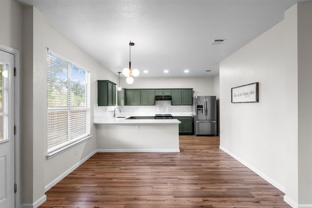 203 Hanstrom DR, Hutto, TX 78634