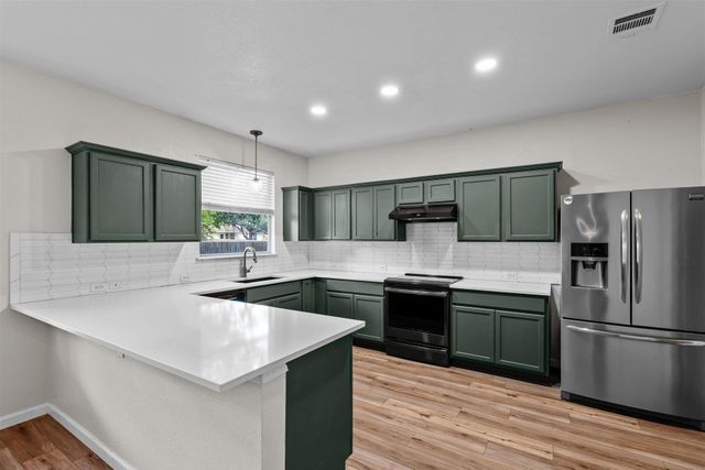 203 Hanstrom DR, Hutto, TX 78634