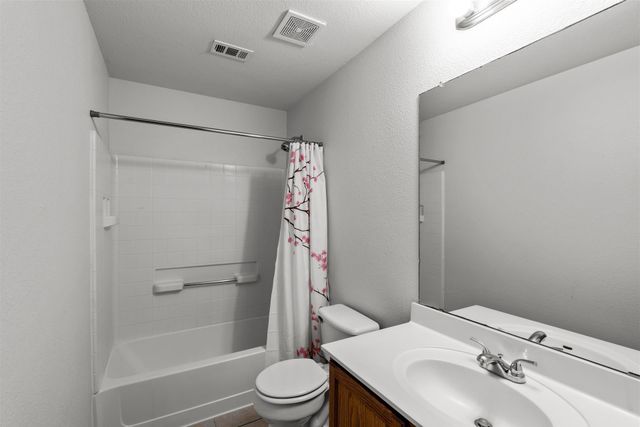 203 Hanstrom DR, Hutto, TX 78634