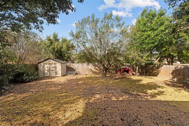 203 Hanstrom DR, Hutto, TX 78634