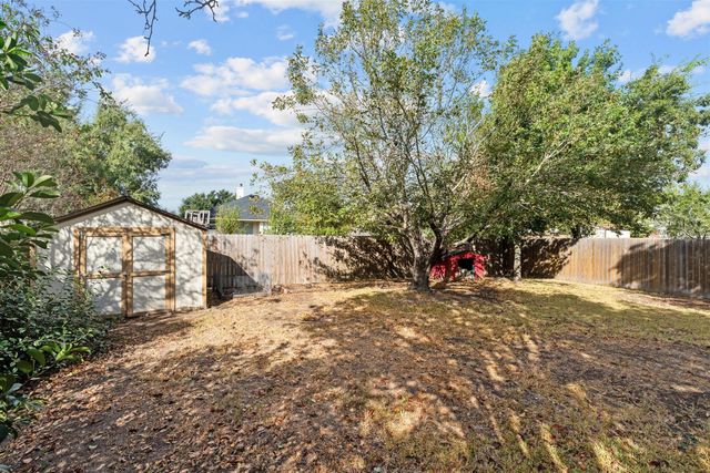 203 Hanstrom DR, Hutto, TX 78634