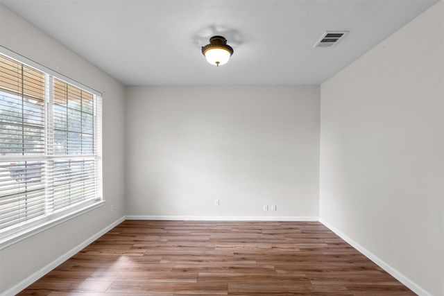 203 Hanstrom DR, Hutto, TX 78634