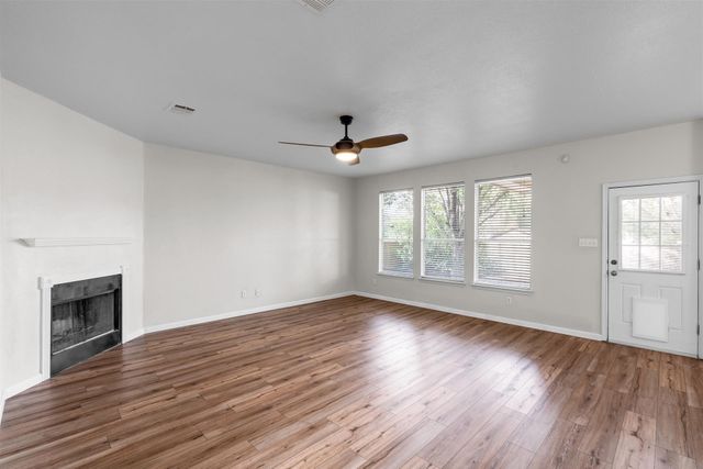 203 Hanstrom DR, Hutto, TX 78634