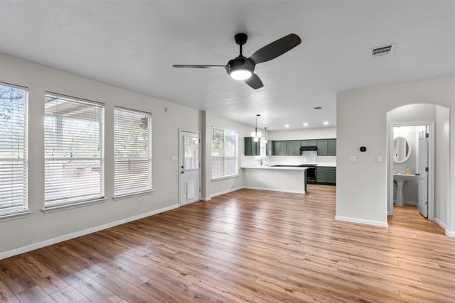 203 Hanstrom DR, Hutto, TX 78634