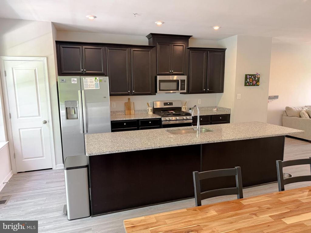Image 4 of property listing at 44088 EUCALYPTUS WAY, California, MD 20619