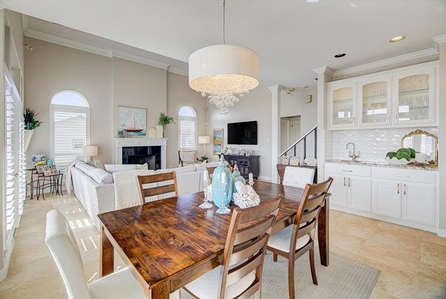 1095 Redfish Street, Bayou Vista, TX 77563