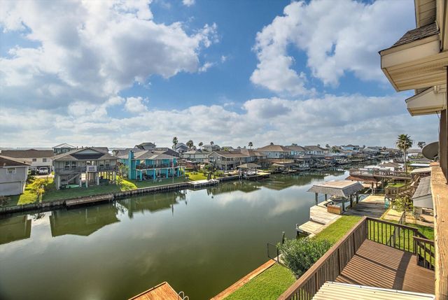 1095 Redfish Street, Bayou Vista, TX 77563