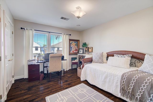 1095 Redfish Street, Bayou Vista, TX 77563