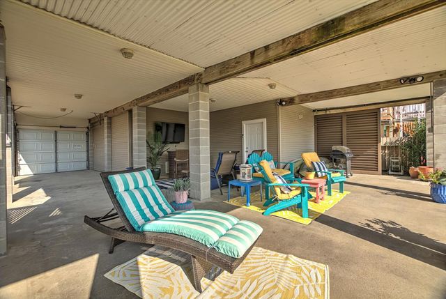 1095 Redfish Street, Bayou Vista, TX 77563