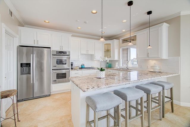 1095 Redfish Street, Bayou Vista, TX 77563