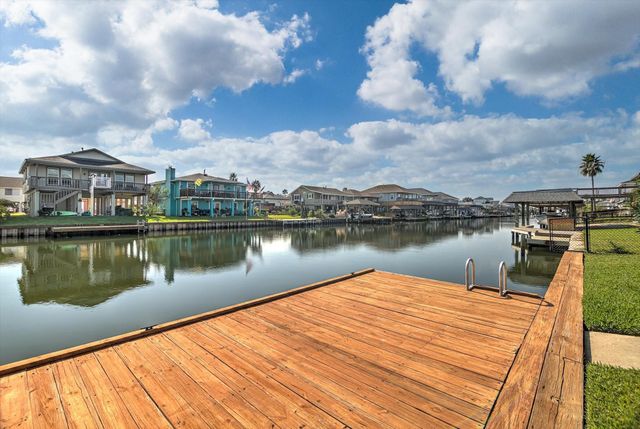 1095 Redfish Street, Bayou Vista, TX 77563