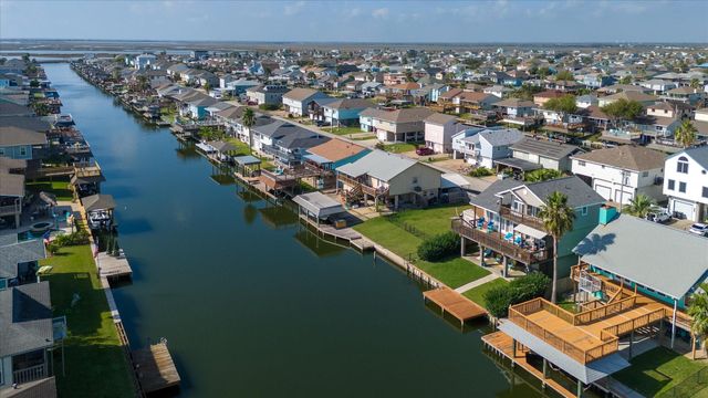 1095 Redfish Street, Bayou Vista, TX 77563