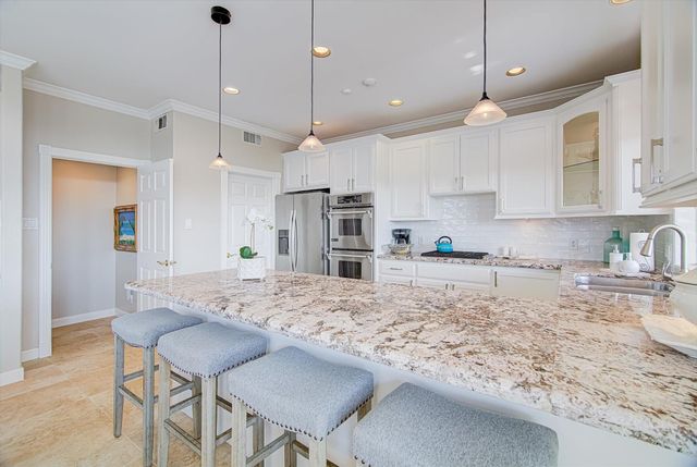 1095 Redfish Street, Bayou Vista, TX 77563