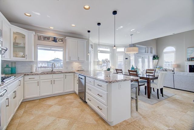 1095 Redfish Street, Bayou Vista, TX 77563