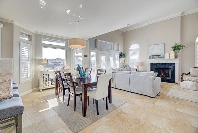 1095 Redfish Street, Bayou Vista, TX 77563