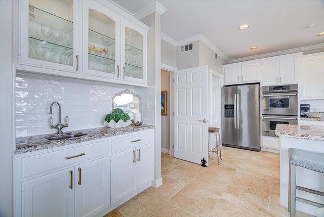 1095 Redfish Street, Bayou Vista, TX 77563