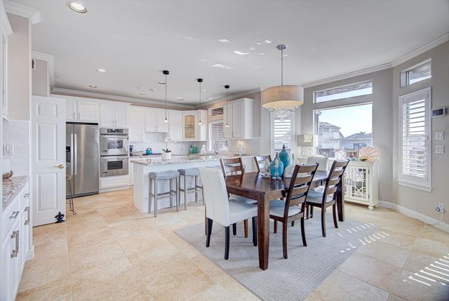 1095 Redfish Street, Bayou Vista, TX 77563