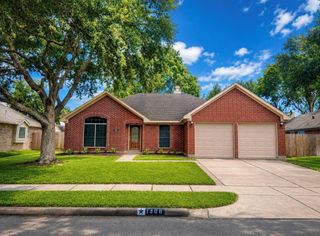 1806 Oak Wood Drive E, Pearland, TX 77581