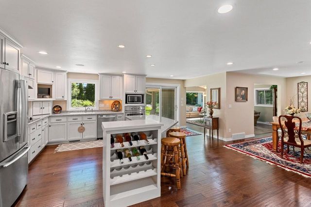 2447 PARKWOOD DRIVE, Green Bay, WI 54304