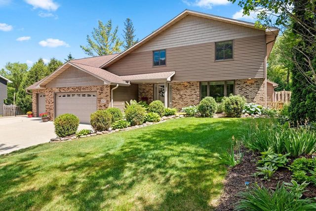 2447 PARKWOOD DRIVE, Green Bay, WI 54304