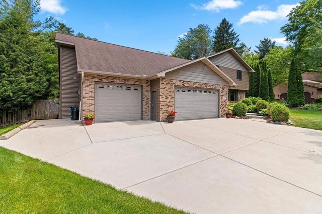 2447 PARKWOOD DRIVE, Green Bay, WI 54304