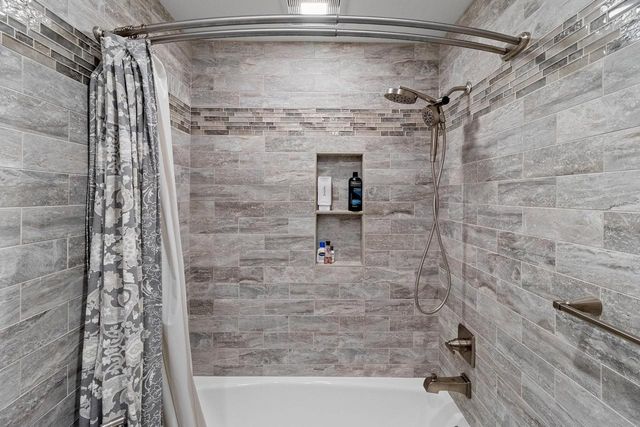 2447 PARKWOOD DRIVE, Green Bay, WI 54304