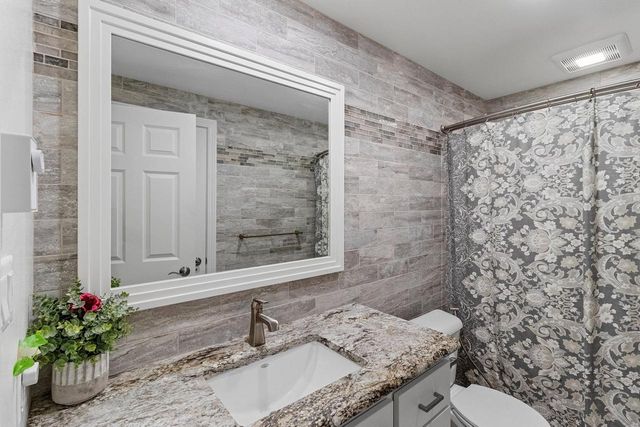 2447 PARKWOOD DRIVE, Green Bay, WI 54304