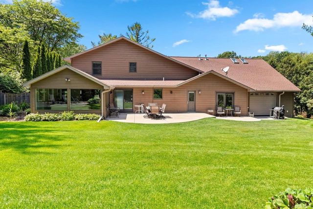 2447 PARKWOOD DRIVE, Green Bay, WI 54304
