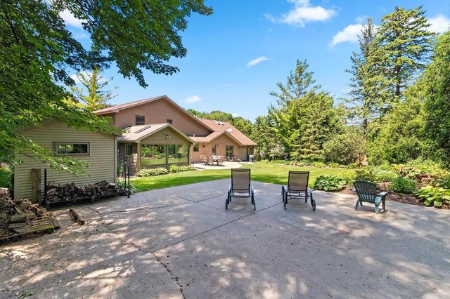 2447 PARKWOOD DRIVE, Green Bay, WI 54304