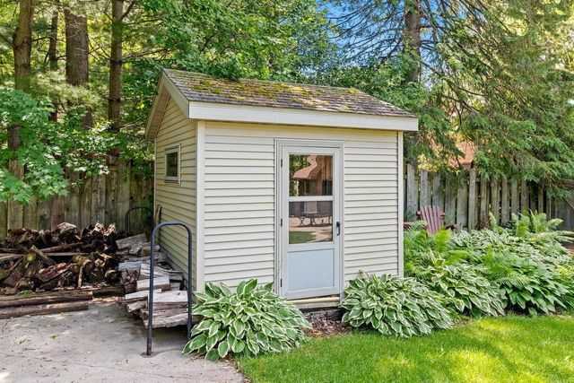 2447 PARKWOOD DRIVE, Green Bay, WI 54304