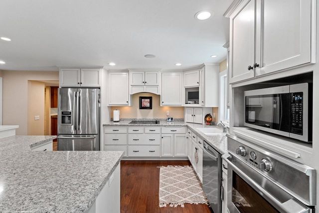 2447 PARKWOOD DRIVE, Green Bay, WI 54304