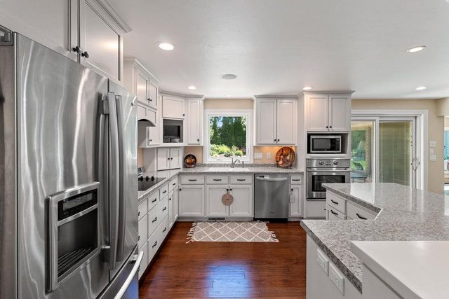 2447 PARKWOOD DRIVE, Green Bay, WI 54304