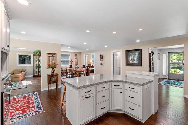 2447 PARKWOOD DRIVE, Green Bay, WI 54304