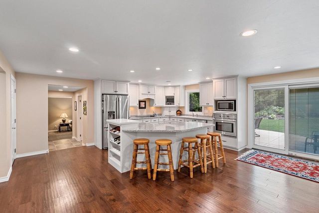2447 PARKWOOD DRIVE, Green Bay, WI 54304