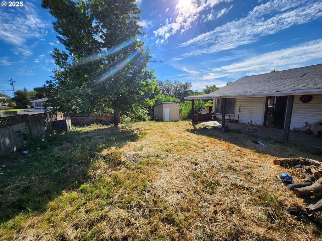 3660 CARNES Rd, Roseburg, OR 97471