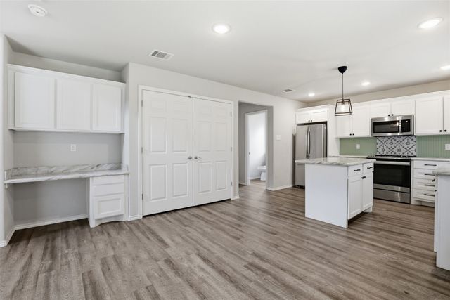 731 E Brown Street, Cleburne, TX 76031