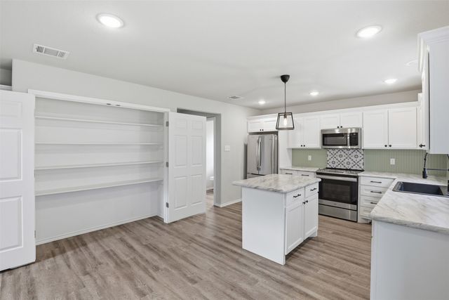 731 E Brown Street, Cleburne, TX 76031