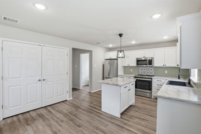 731 E Brown Street, Cleburne, TX 76031