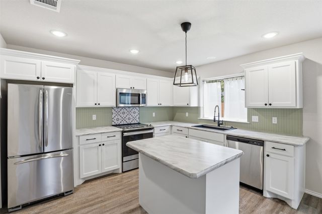 731 E Brown Street, Cleburne, TX 76031