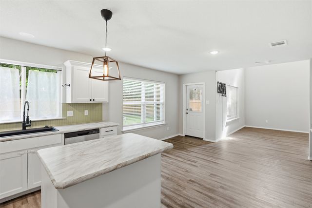 731 E Brown Street, Cleburne, TX 76031