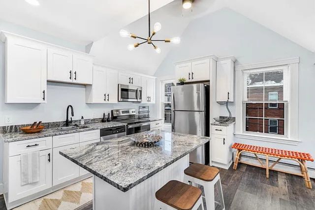 48 Sever St 2A, Worcester, MA 01609