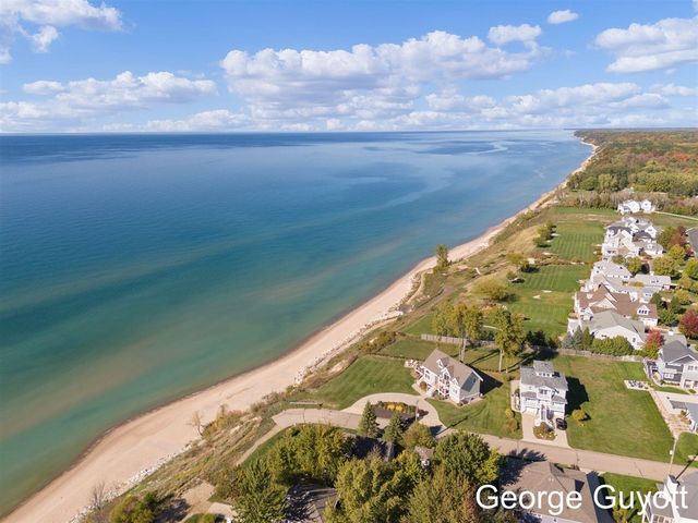 7146 Lakeview Avenue, South Haven, MI 49090