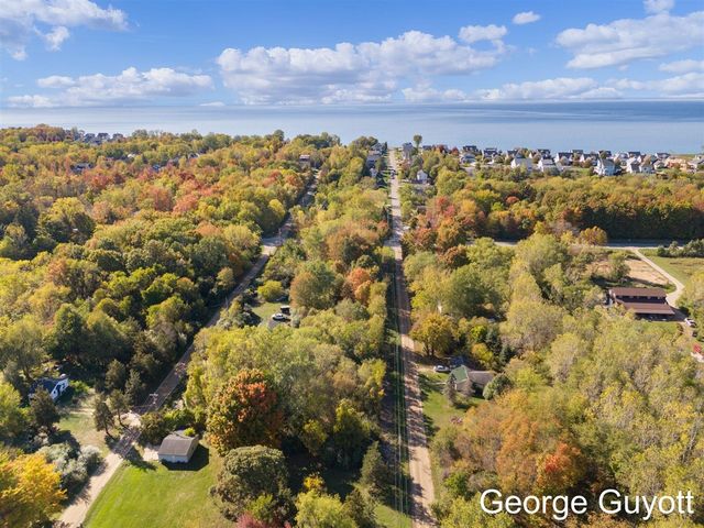 7146 Lakeview Avenue, South Haven, MI 49090