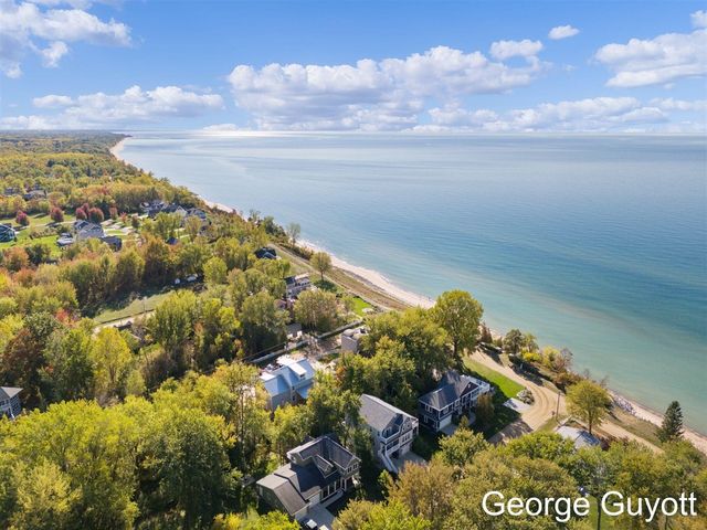 7146 Lakeview Avenue, South Haven, MI 49090